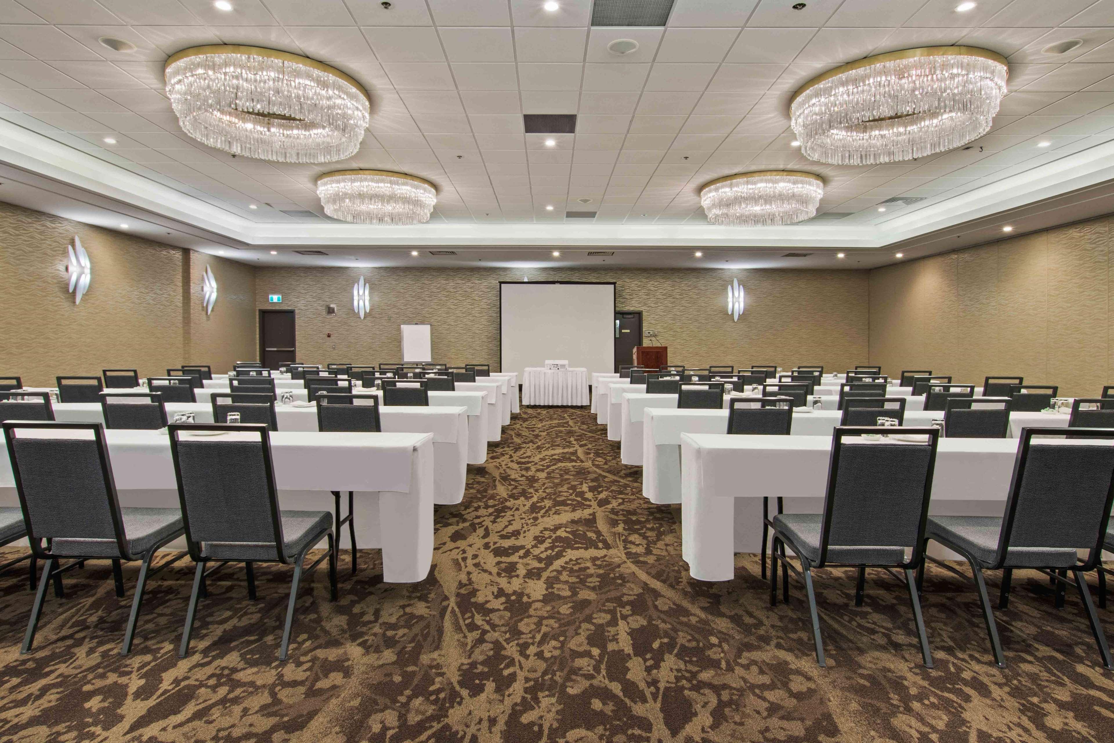 Best Western Premier Calgary Plaza Hotel & Conference Centre Exteriör bild