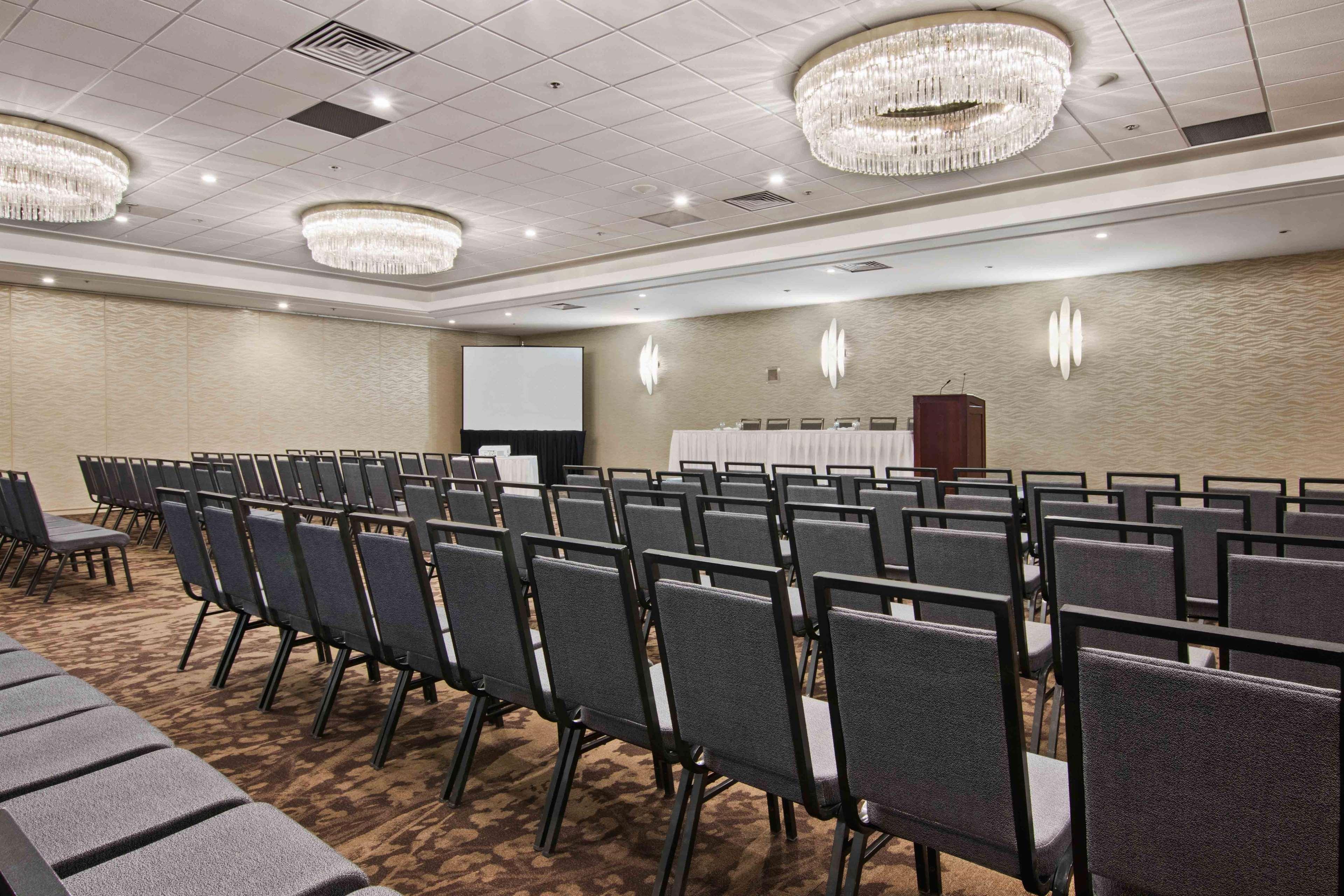 Best Western Premier Calgary Plaza Hotel & Conference Centre Exteriör bild