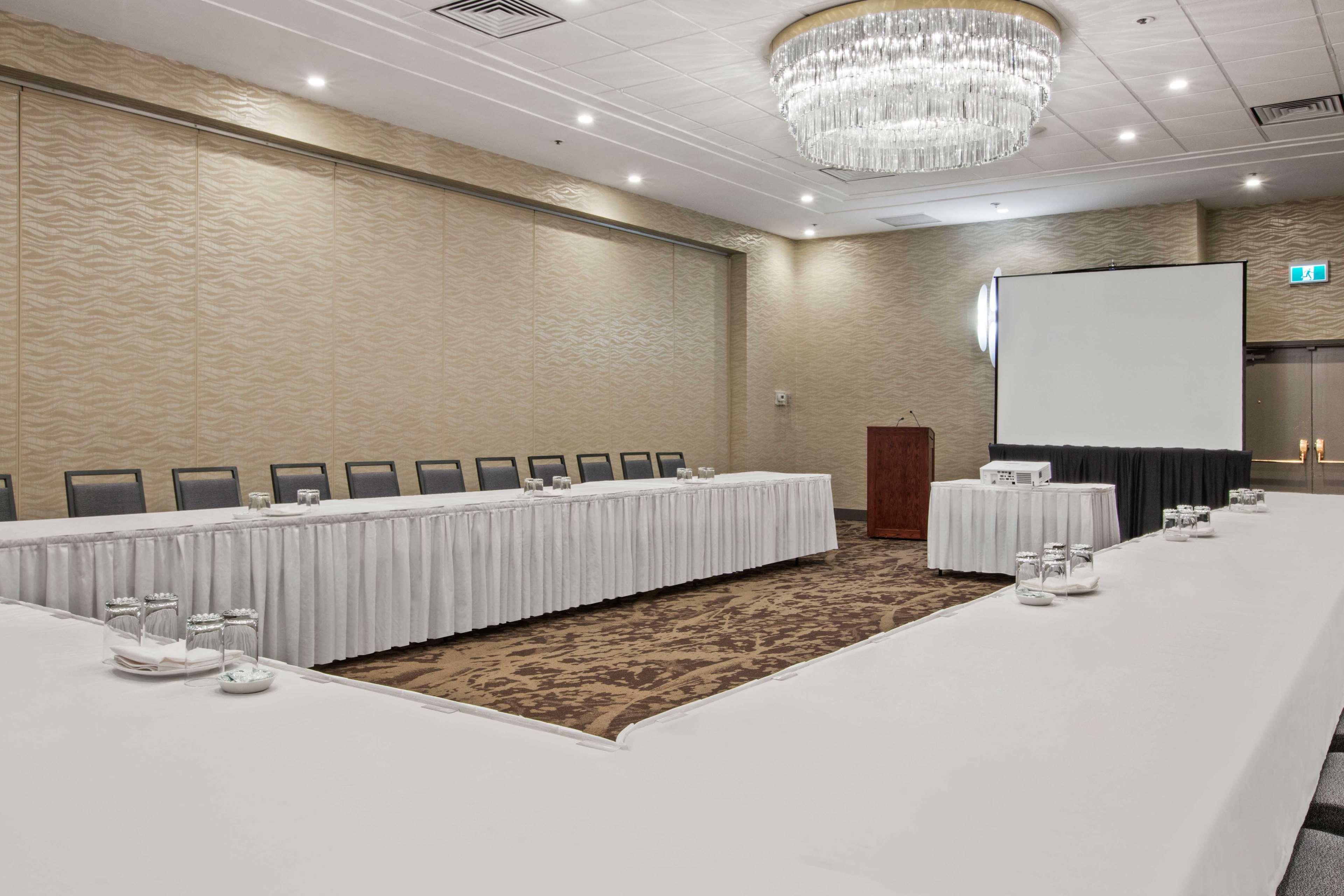 Best Western Premier Calgary Plaza Hotel & Conference Centre Exteriör bild
